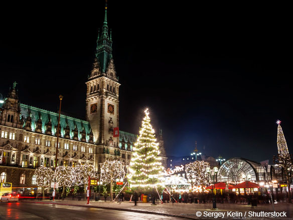 illuminierter Weihnachtsmarkt in Hamburg