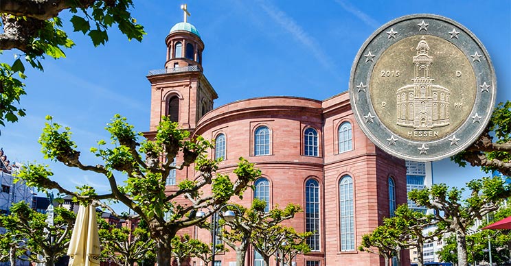 Holstentor in Lübeck mit 2 Euro Münze