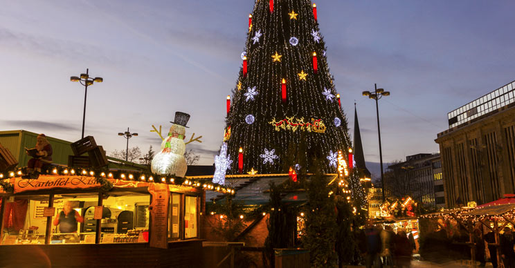Der größte künstliche Weihnachtsbaum in Deutschland steht in Dortmund