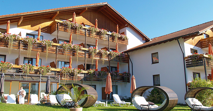 Außenansicht auf das Biohhotel Eggensberger bei Füssen