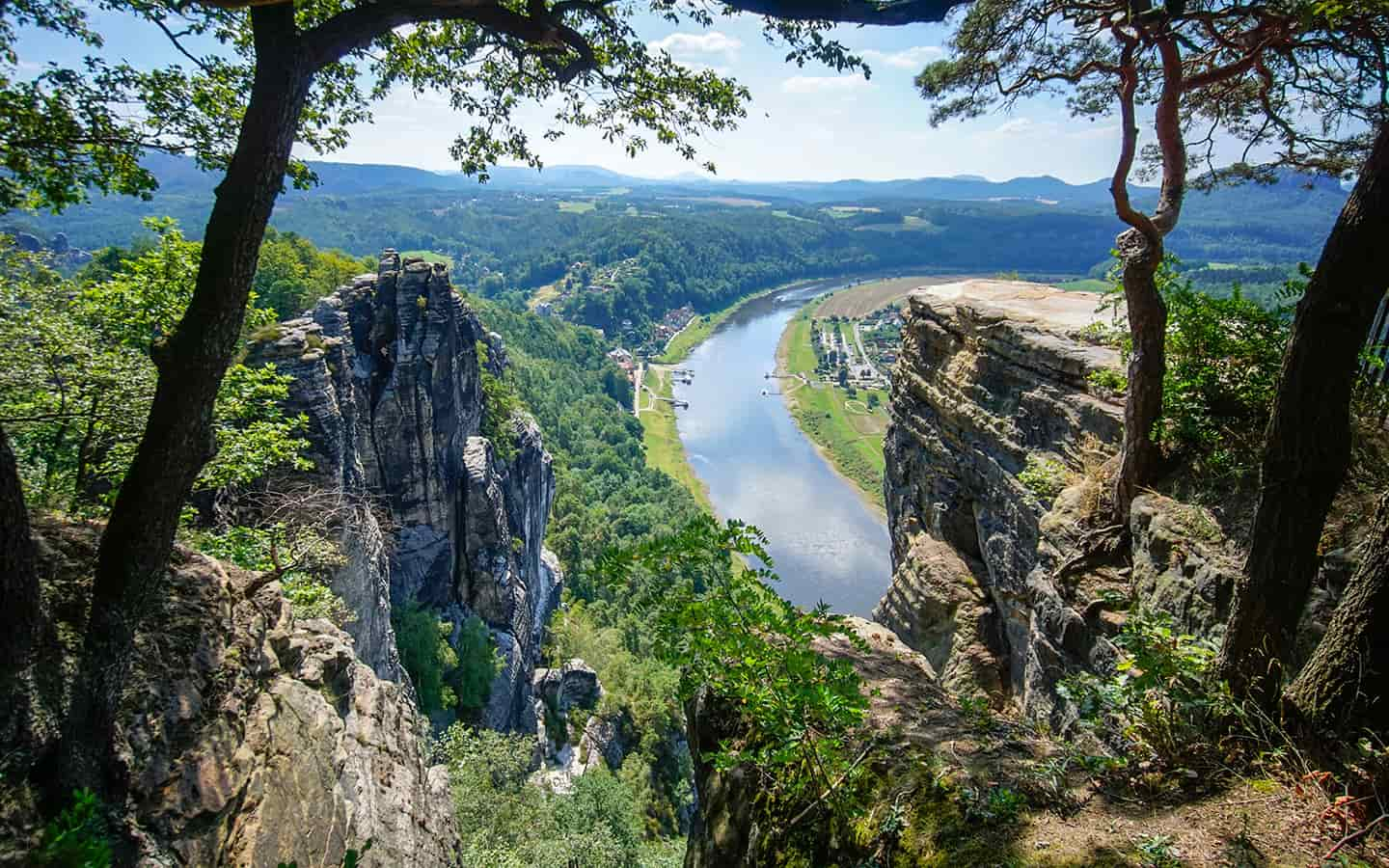 Bastei, Felsformation, 194 Meter über der Elbe im Elbsandsteingebirge, Deutschland