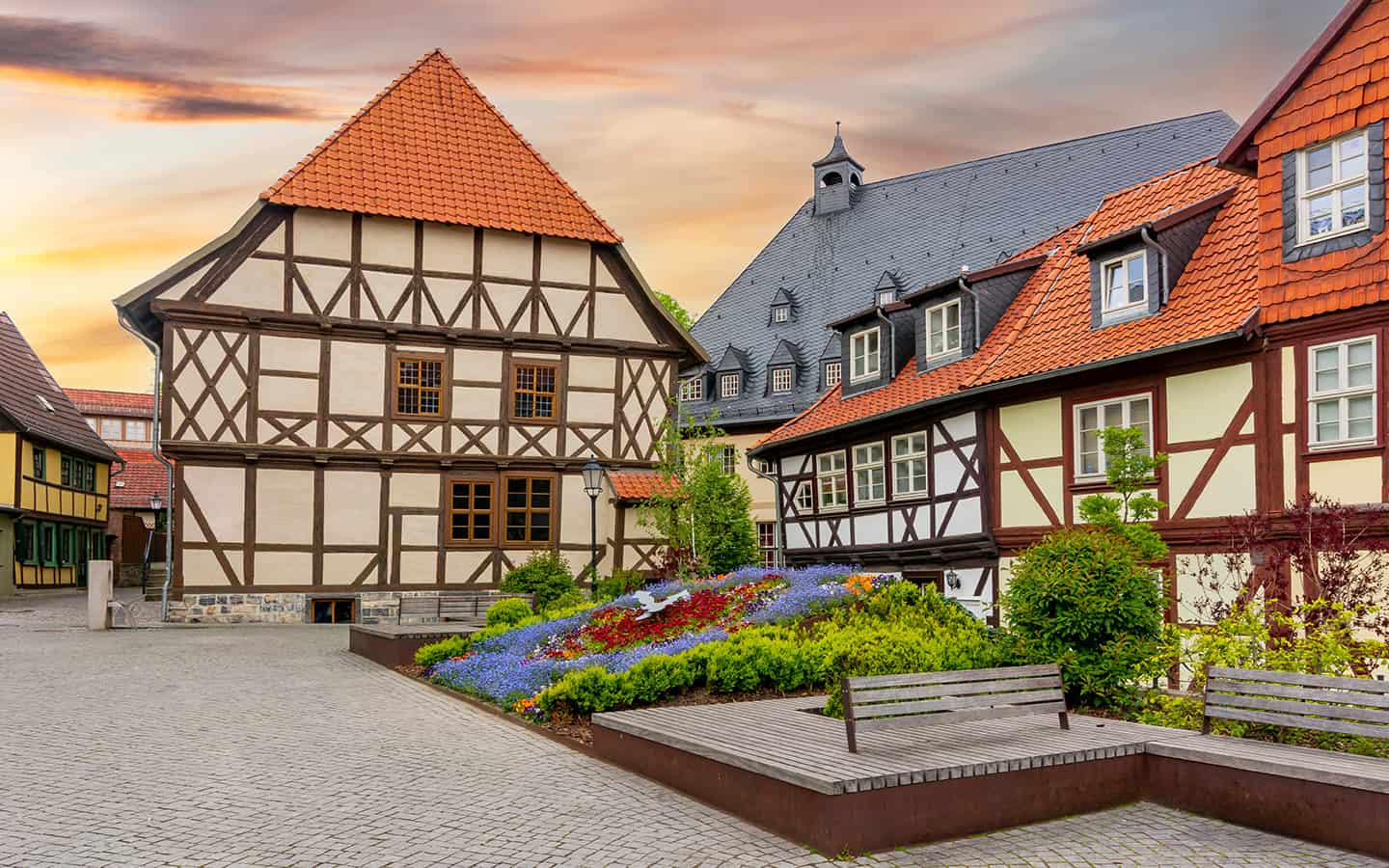 Architektur der Altstadt mit halb bebauten Häusern in Wernigerode