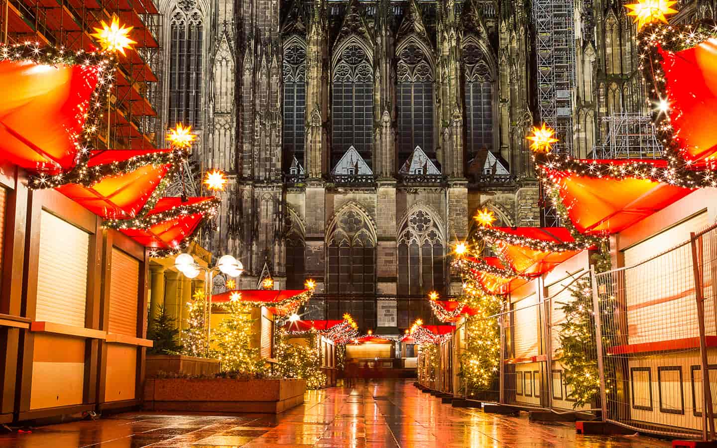 Weihnachtsmarkt am Kölner Dom bei Nacht