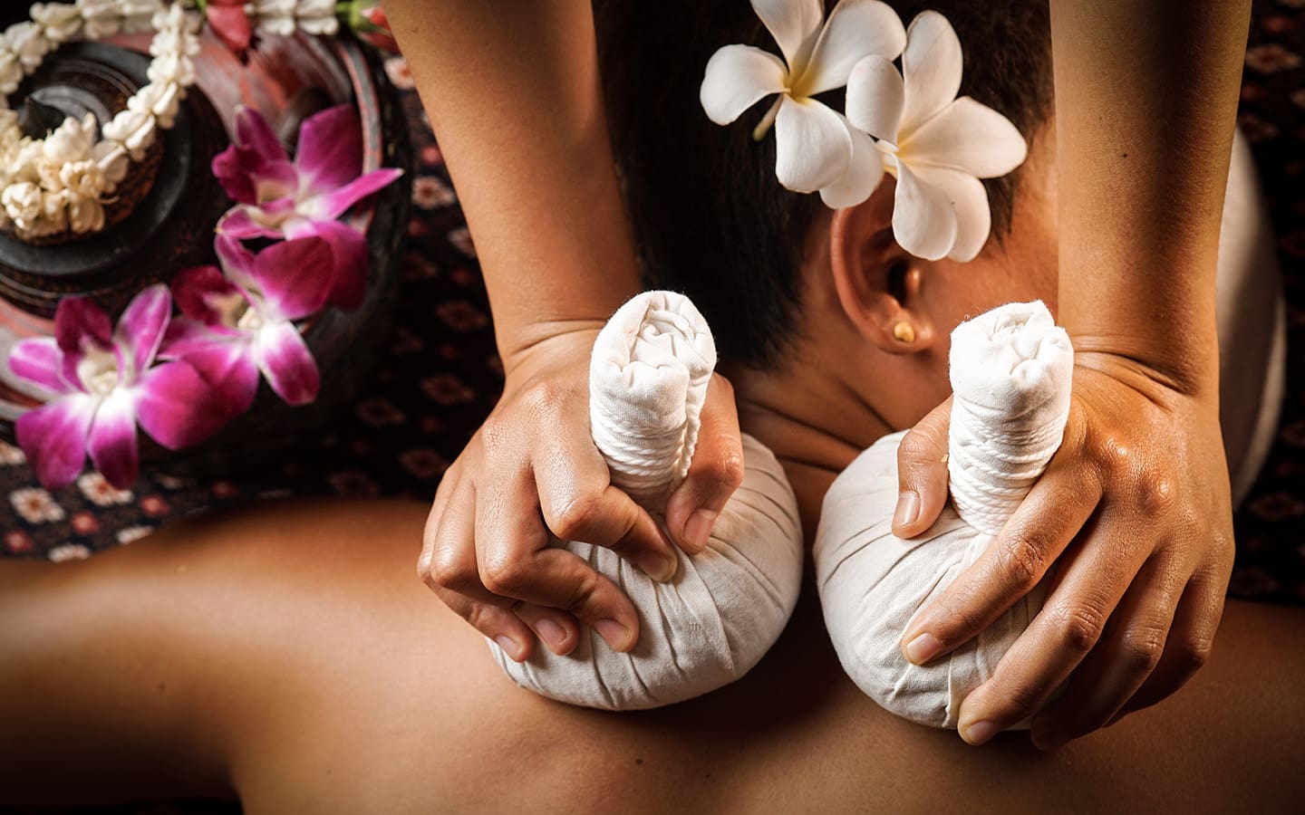 Entspannende Thai-Massage im Spa